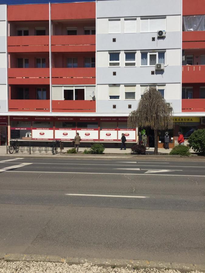 Marika Apartman Hajduszoboszlo Luaran gambar