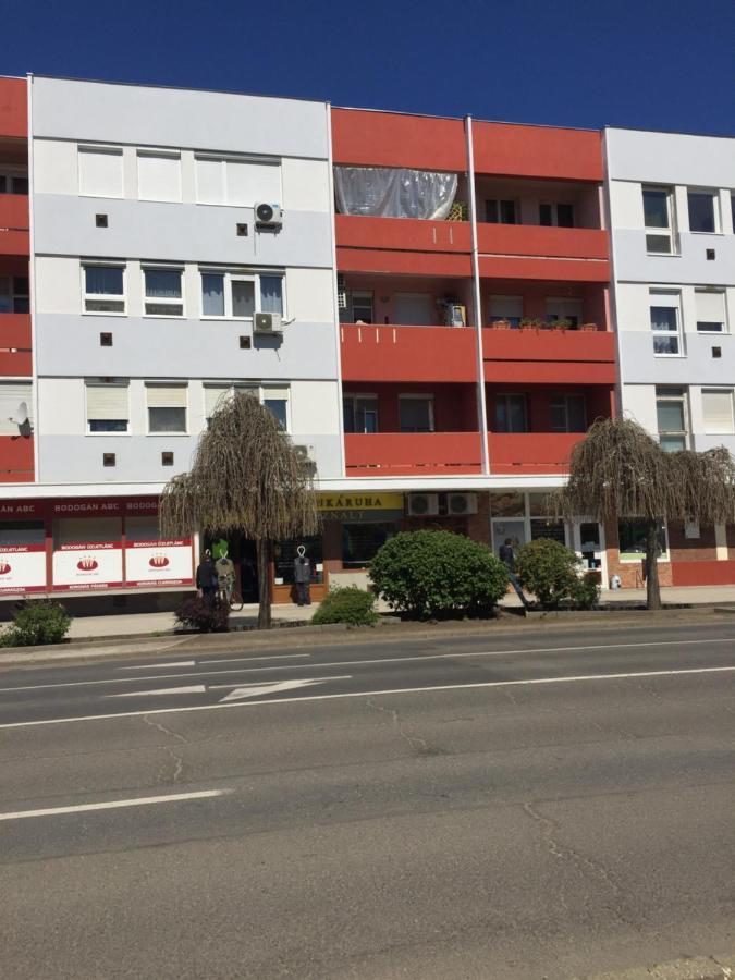 Marika Apartman Hajduszoboszlo Luaran gambar